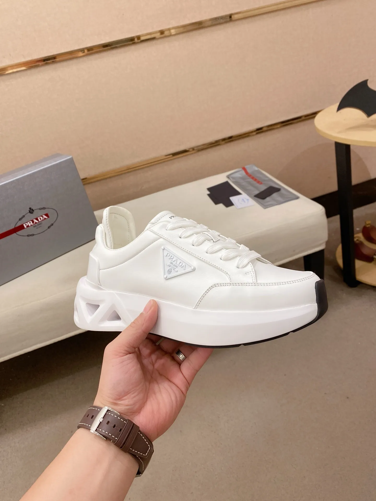 Men's shoes 💰 660💰 ✔️✔️✔️High-quality new PRADA counters are launched at the same time. The new men's shoes and 😘fabrics are selected from first-layer cowhide fabrics. Lining: Imported cowhide leather lining. 👍🏿High-end☄️Open-molded non-slip rubber outsole, exquisite lines, simple and elegant, comfortable and high-end for leisure travel. Code number: 38 to 45